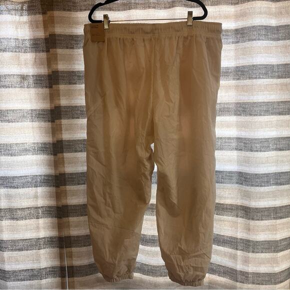 Nike Tan Windbreaker Crops Size 1X - Picture 2 of 10
